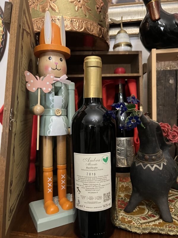 Ambra Moscato Basilicata Tenuta Eleano Indicazione Geografica Protetta 2019 500ml - Image 2
